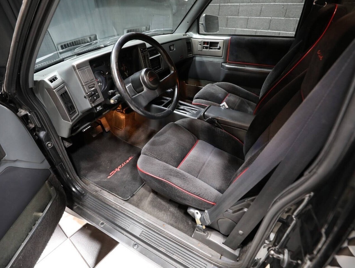 1991 GMC Syclone Syclone AWD 2dr Turbo Standard Cab SB - photo 2