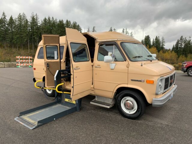 1991 GMC Vandura 2500 Wheelchair Lift 52K ORIGINAL MILES NO RESERVE HIGH TOP 1991 GMC Vandura Vandura 2500