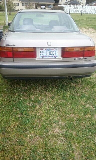 1991 Honda Accord LX - photo 2
