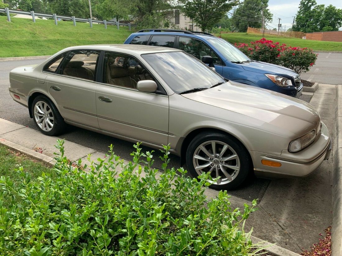 1991 Infiniti Q45 Base - photo 2