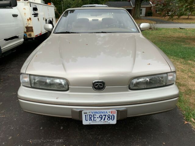 1991 Infiniti Q45 Base - photo 2