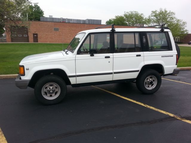 1991 Isuzu Trooper White 4x4 5-speed Manual "Rare" Runs Great 1991 Isuzu Trooper