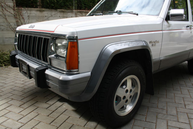 1991 Jeep Cherokee Laredo Sport Utility 4-Door - photo 5