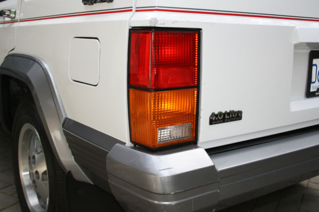 1991 Jeep Cherokee Laredo Sport Utility 4-Door - photo 9