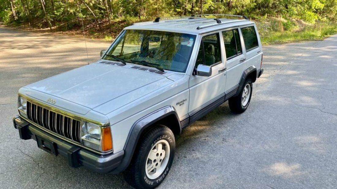 1991 Jeep Cherokee 4dr Wagon Laredo 4WD - photo 2