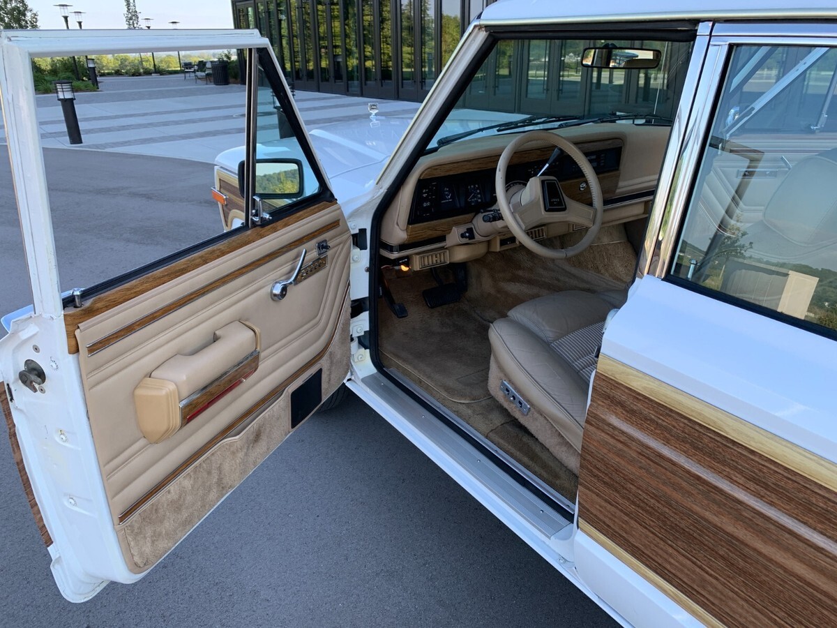 1991 Jeep Grand Wagoneer - photo 13
