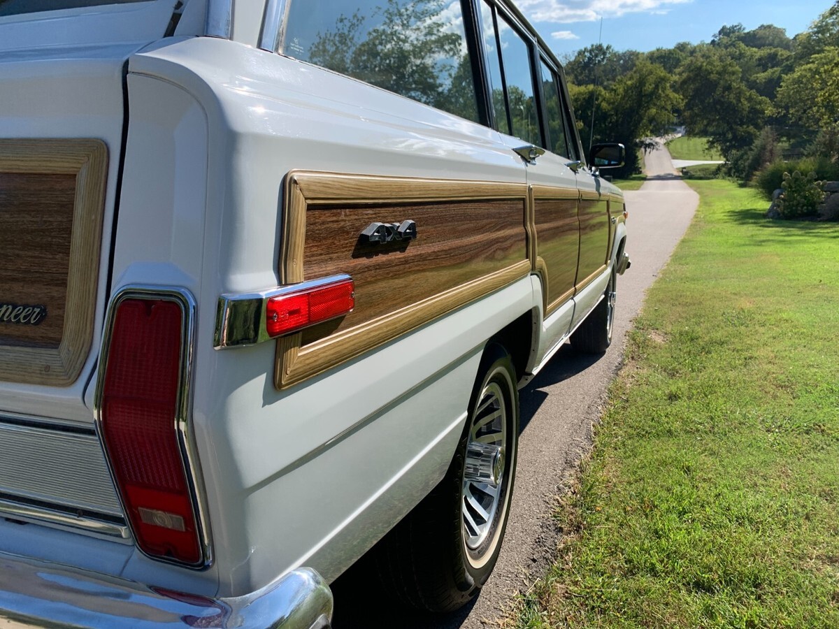 1991 Jeep Grand Wagoneer - photo 7