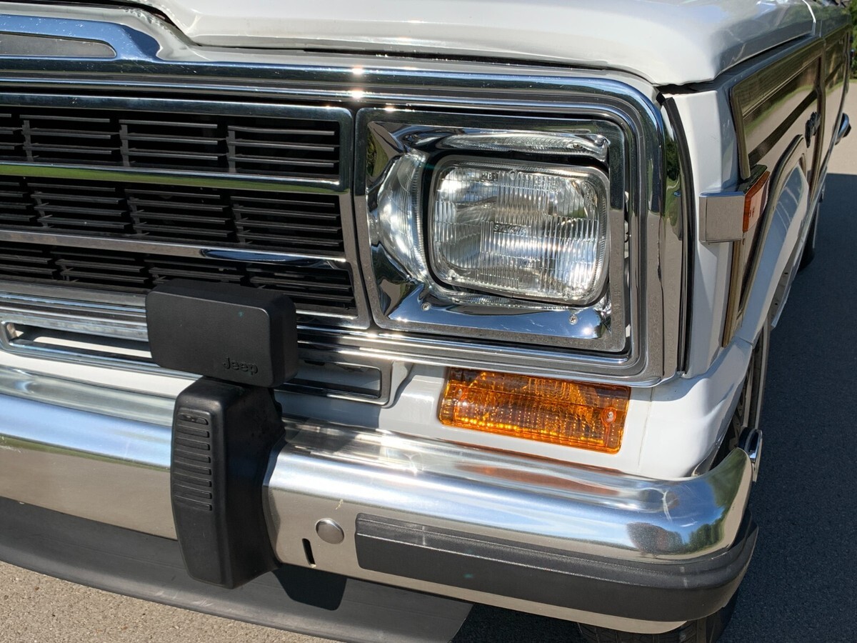 1991 Jeep Grand Wagoneer - photo 8