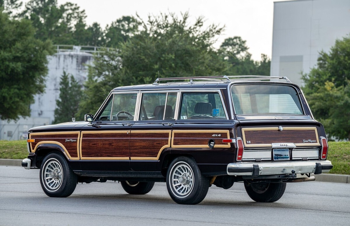 1991 Jeep Grand Wagoneer - photo 3