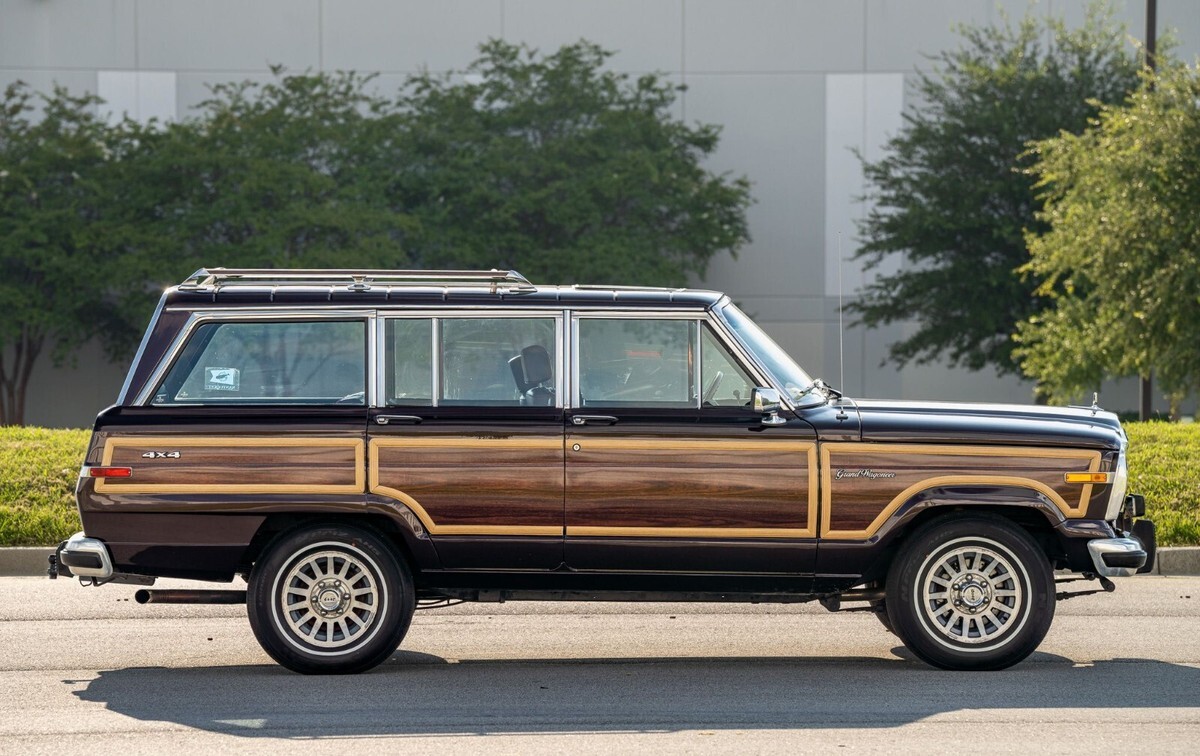 1991 Jeep Grand Wagoneer - photo 6