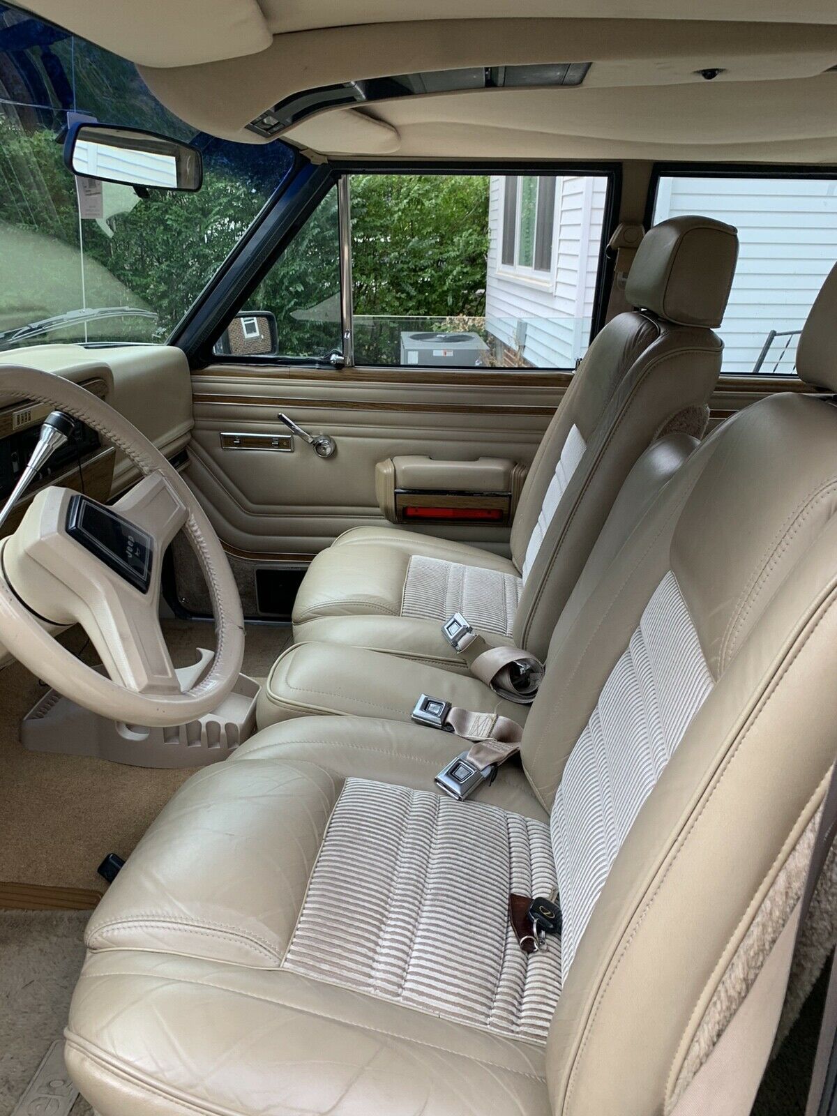 1991 Jeep Grand Wagoneer - photo 2