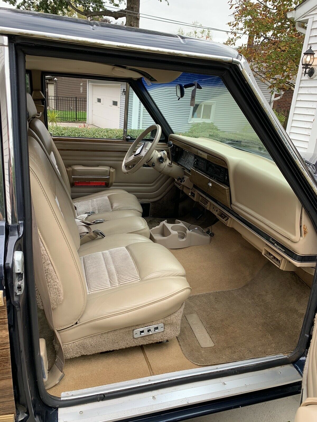 1991 Jeep Grand Wagoneer - photo 3