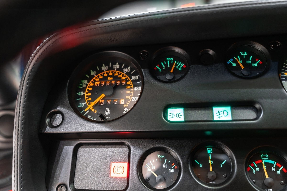1991 Lamborghini Diablo Coupe 5.7L V12! 5-Speed Manual ONLY 16k Miles! Col - photo 13