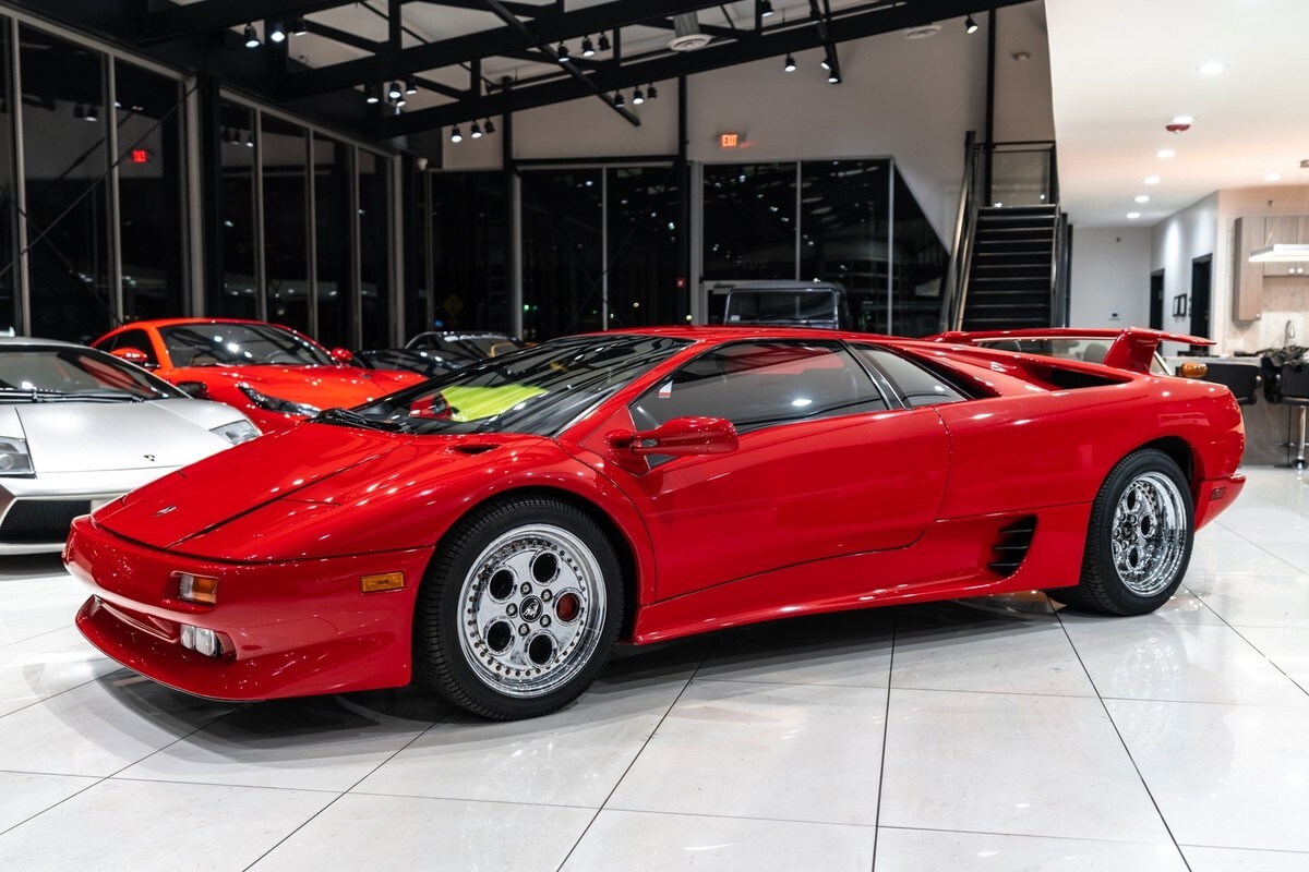1991 Lamborghini Diablo Coupe 5.7L V12! 5-Speed Manual ONLY 16k Miles! Col - photo 2