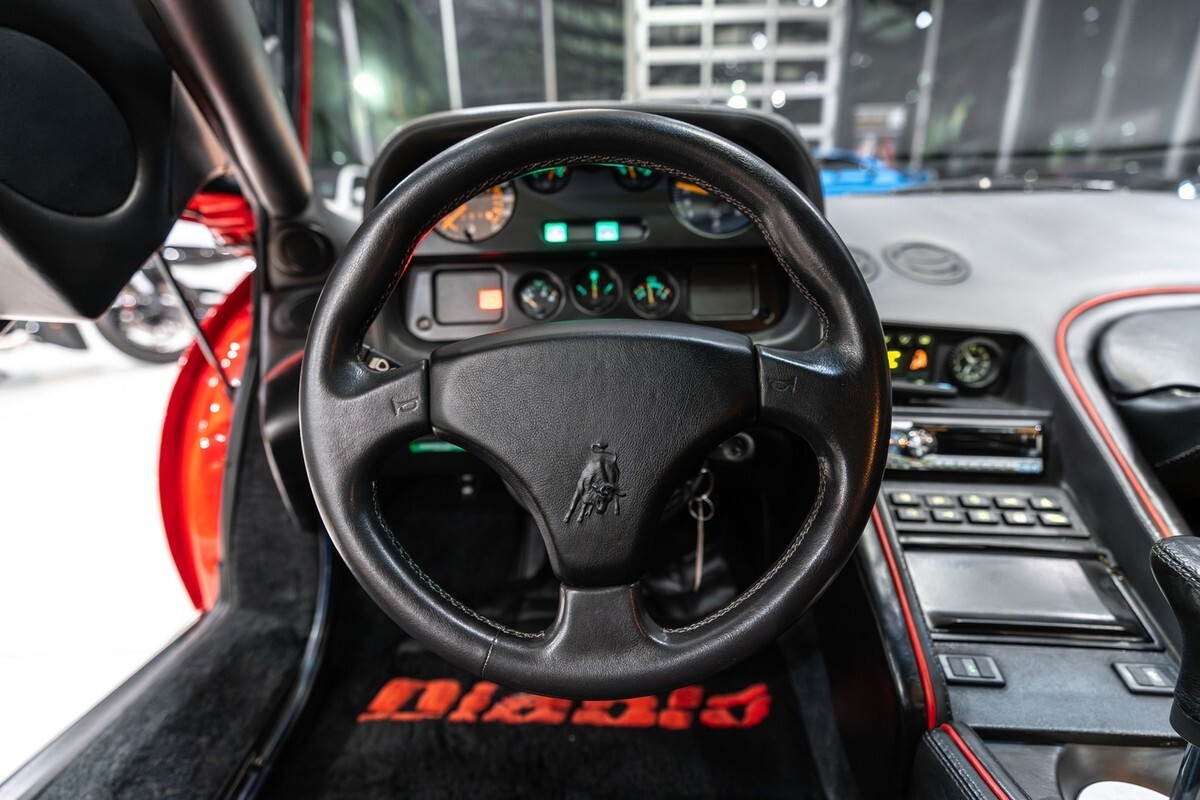 1991 Lamborghini Diablo Coupe 5.7L V12! 5-Speed Manual ONLY 16k Miles! Col - photo 11