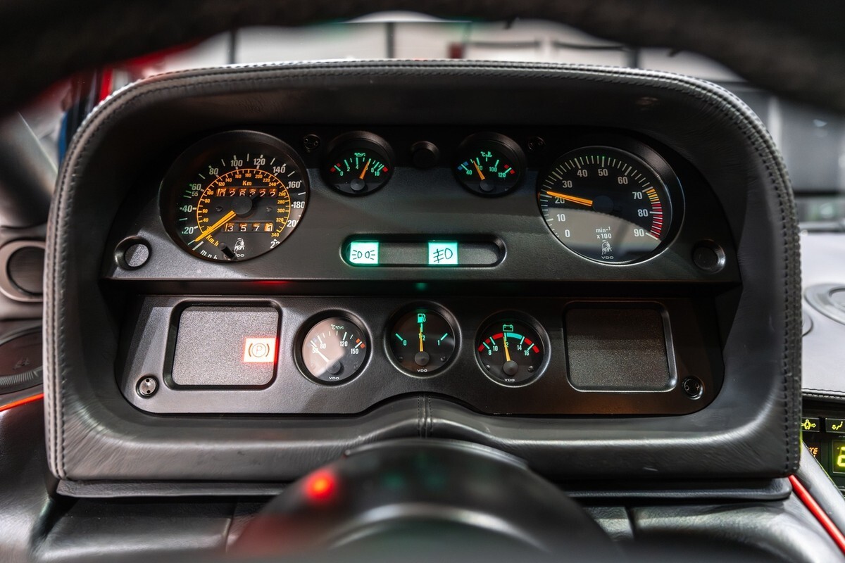 1991 Lamborghini Diablo Coupe 5.7L V12! 5-Speed Manual ONLY 16k Miles! Col - photo 12