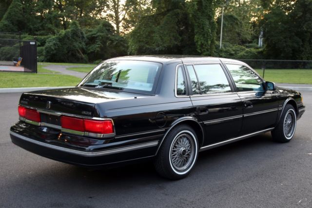 1991 Lincoln Continental Signature Sedan 4-Door - photo 11