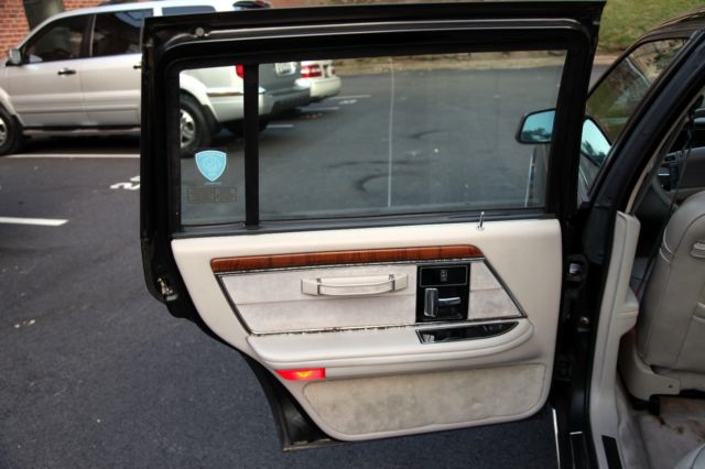 1991 Lincoln Continental Signature Sedan 4-Door - photo 12