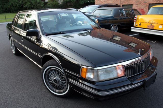 1991 Lincoln Continental Signature Sedan 4-Door - photo 2