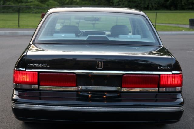1991 Lincoln Continental Signature Sedan 4-Door - photo 5