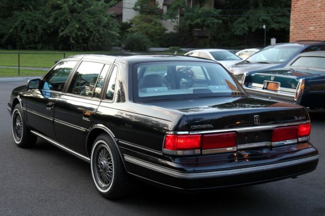1991 Lincoln Continental Signature Sedan 4-Door - photo 6