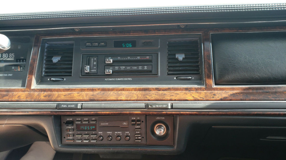 1991 Lincoln Town Car Congressional Town Sedan model - photo 10