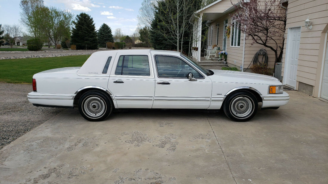 1991 Lincoln Town Car Congressional Town Sedan model - photo 3