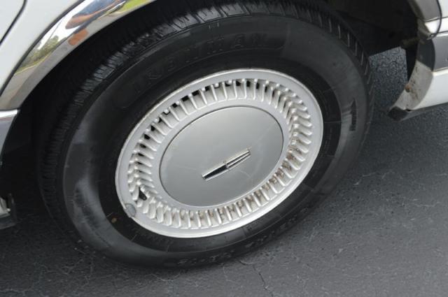 1991 Lincoln Town Car EXECUTIVE - photo 7