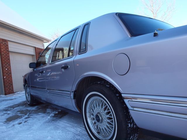 1991 Lincoln Town Car - photo 8