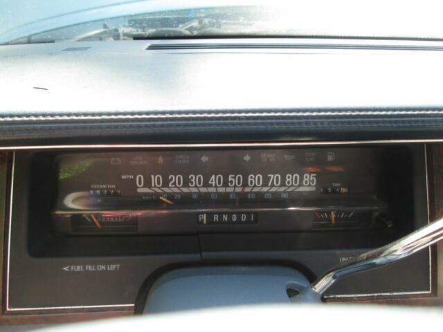 1991 Lincoln Town Car - photo 3