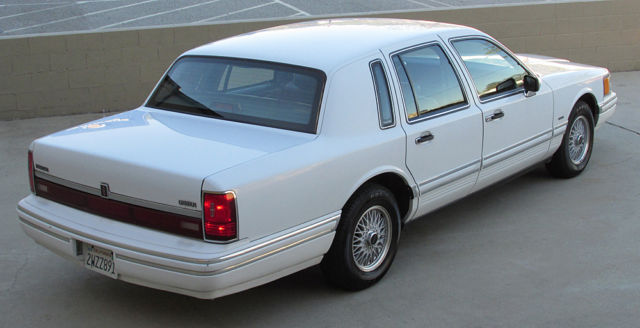 1991 LINCOLN TOWN CAR ! Great Condition ! 1991 Lincoln Town Car Executive