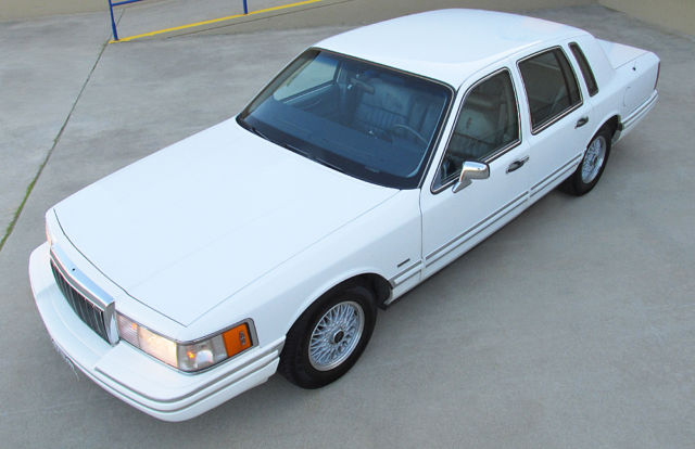1991 Lincoln Town Car Executive - photo 11