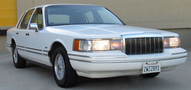 1991 Lincoln Town Car Executive - photo 12