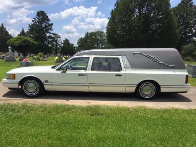 1991 Lincoln Town Car Hearse - photo 3