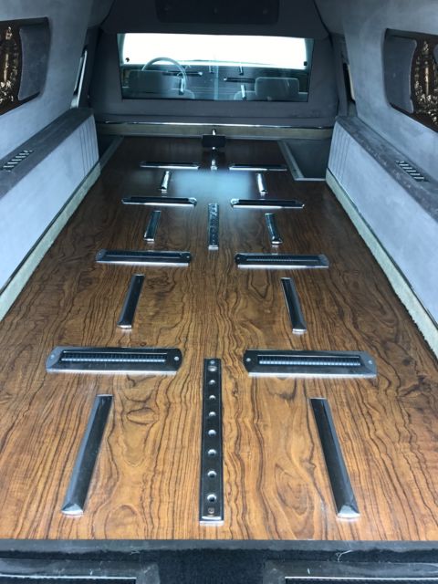 1991 Lincoln Town Car Hearse - photo 9