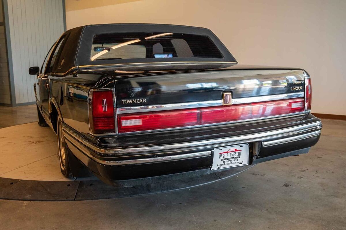 1991 Lincoln Town Car Presidential - photo 11