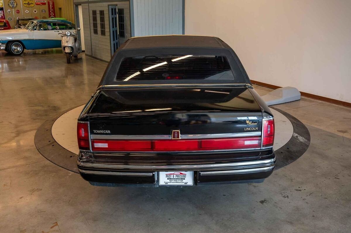 1991 Lincoln Town Car Presidential - photo 12