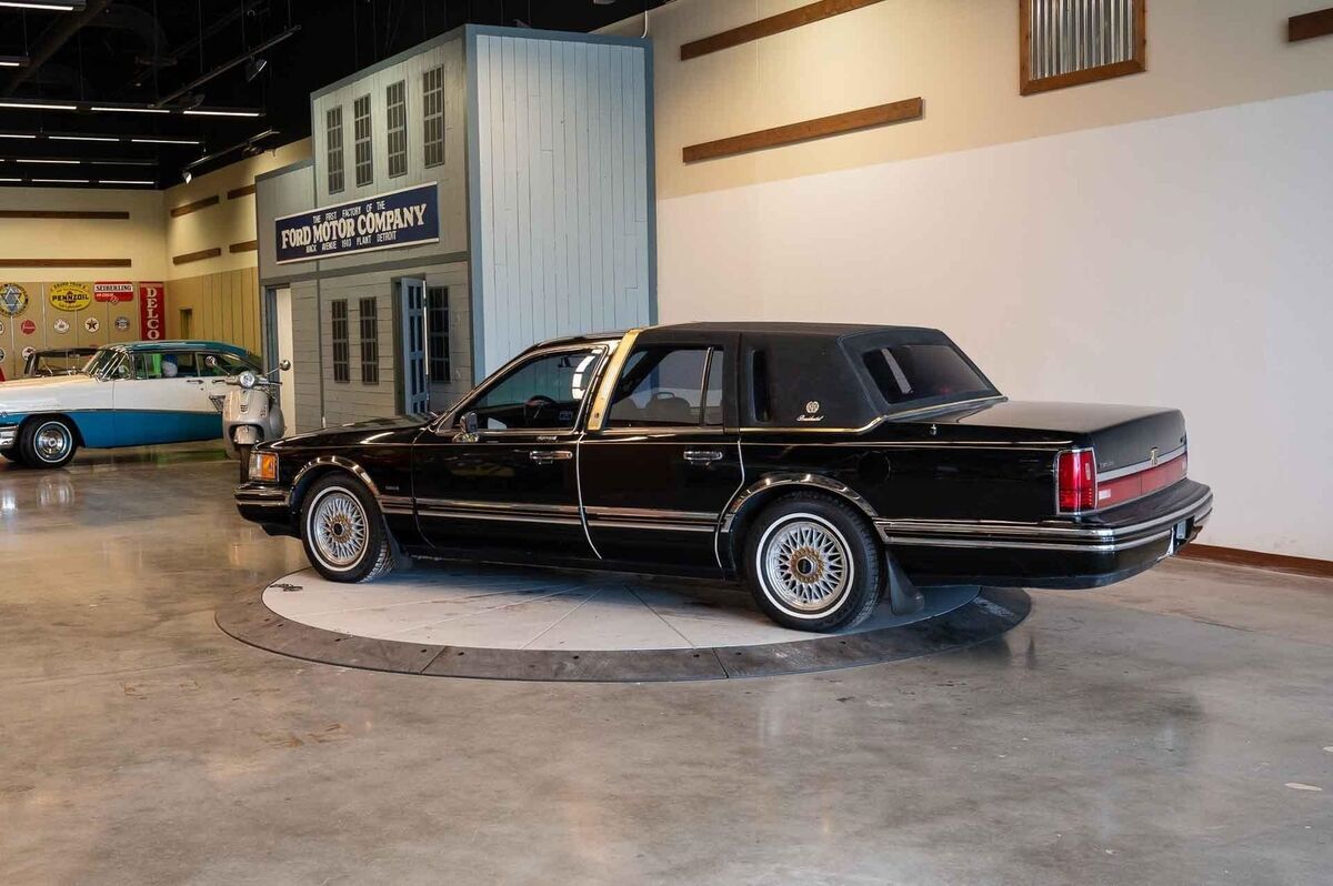 1991 Lincoln Town Car Presidential - photo 7