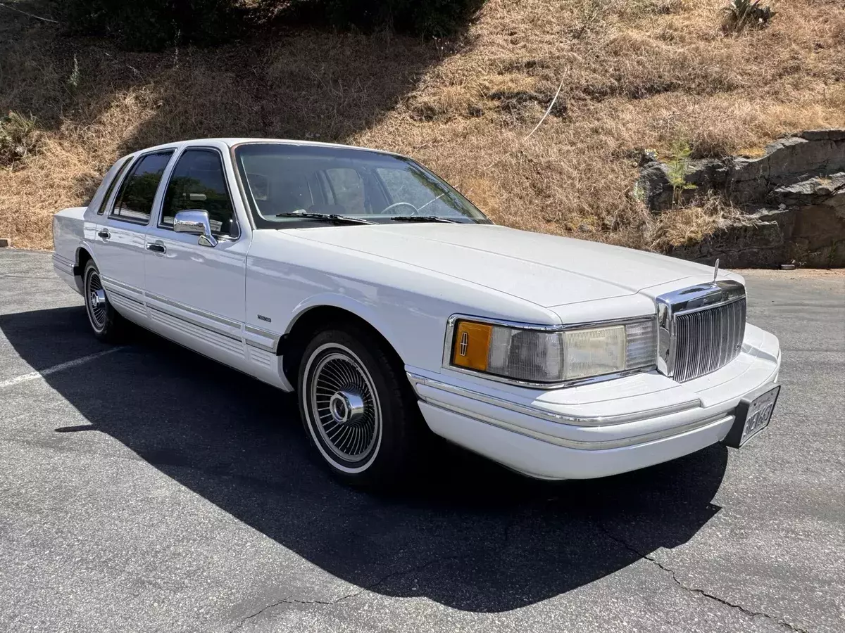 1991 Lincoln Town Car Sedan White EXECUTIVE 1991 Lincoln Town Car EXECUTIVE