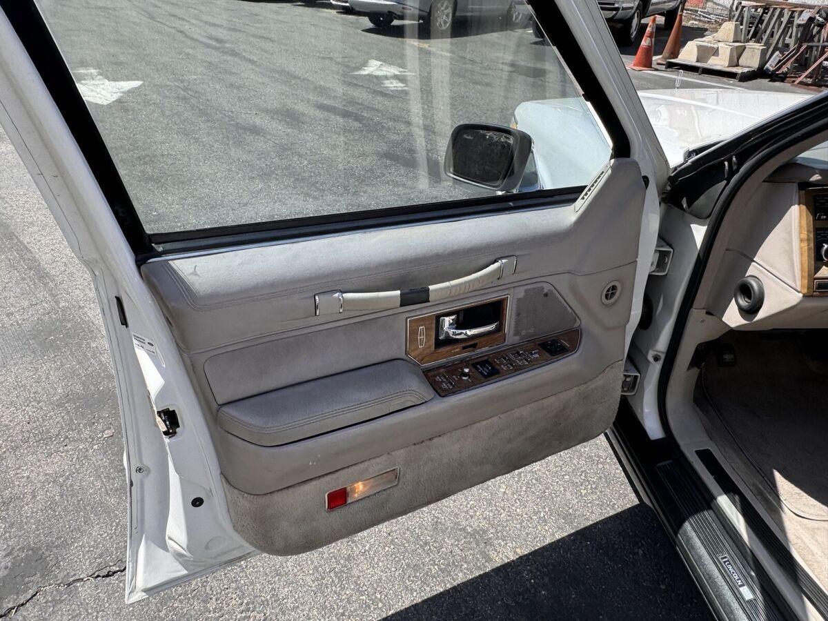 1991 Lincoln Town Car EXECUTIVE - photo 12