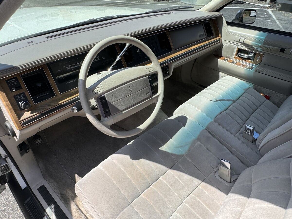 1991 Lincoln Town Car EXECUTIVE - photo 13