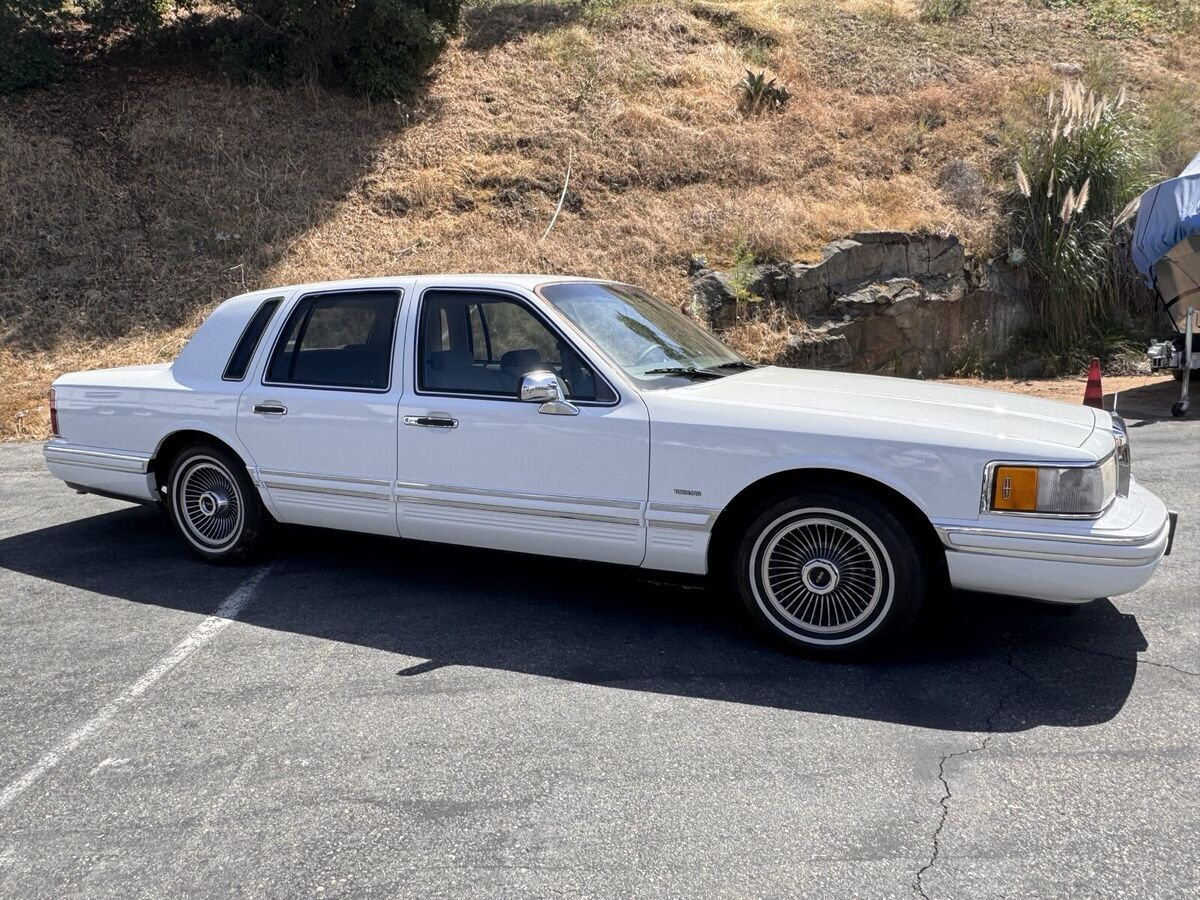 1991 Lincoln Town Car EXECUTIVE - photo 2