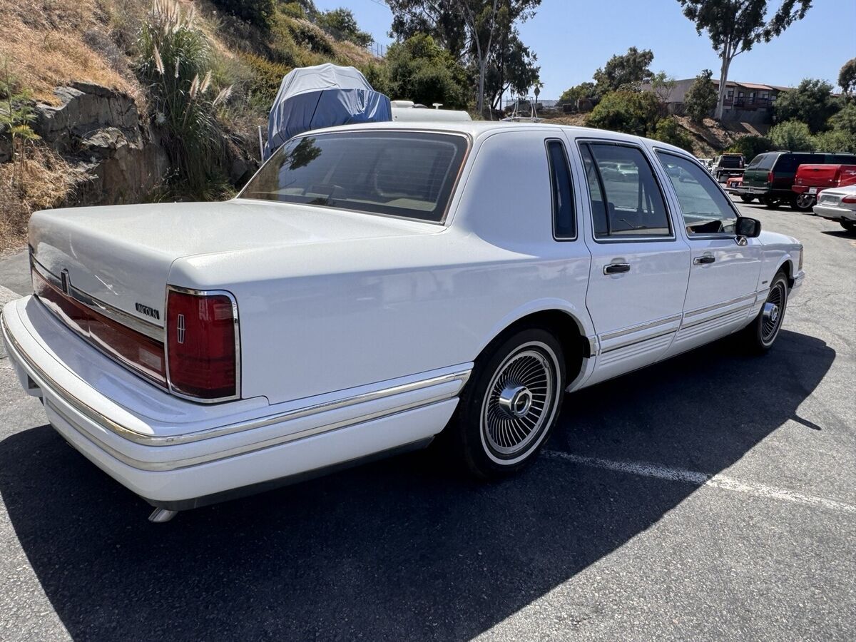 1991 Lincoln Town Car EXECUTIVE - photo 3