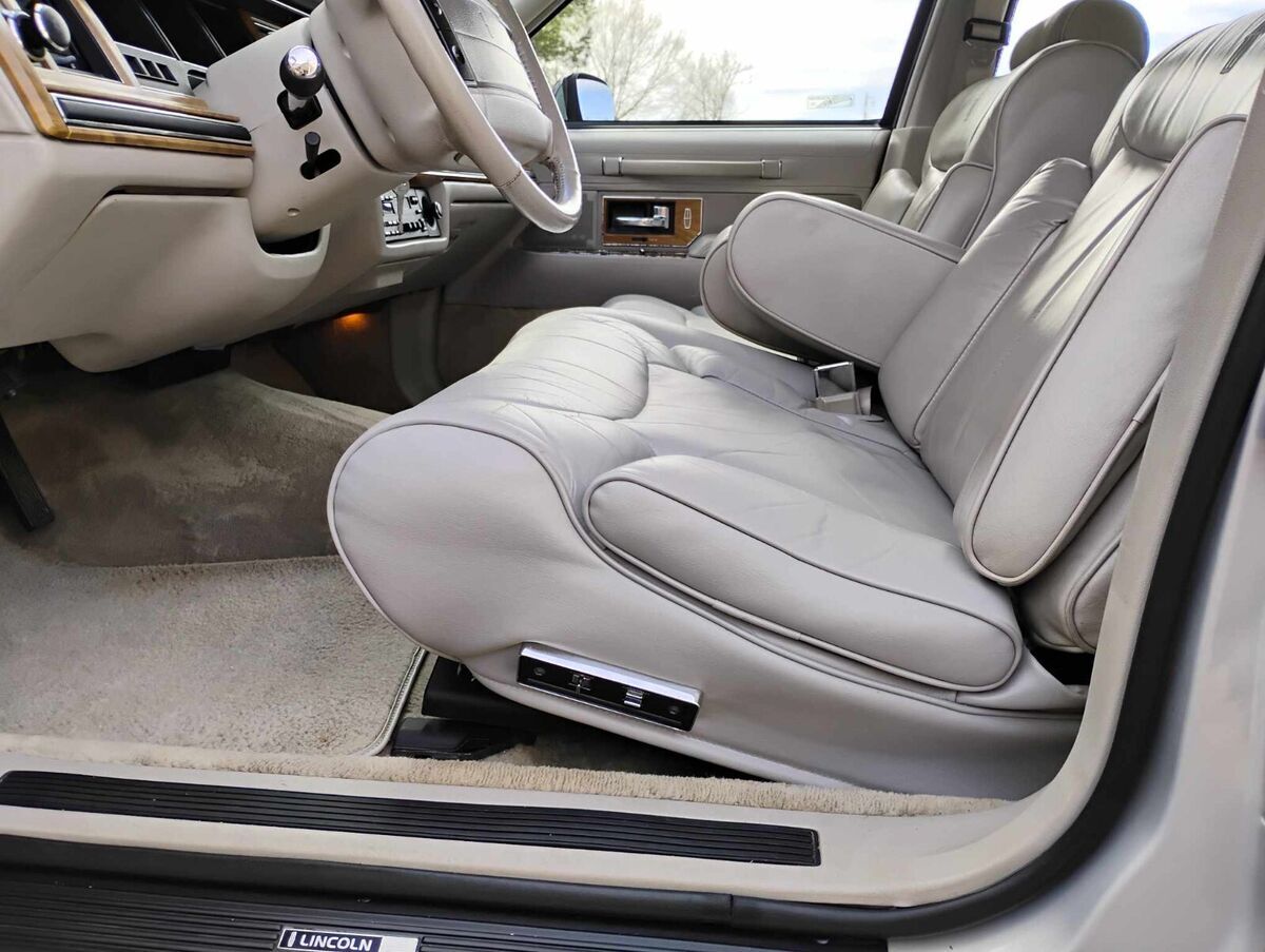 1991 Lincoln Town Car SIGNATURE - photo 5