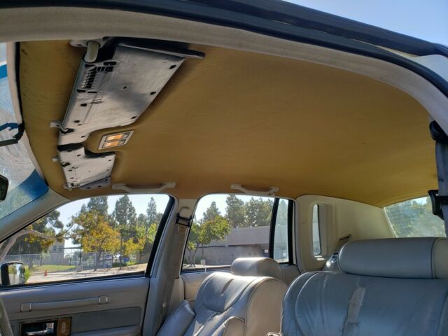 1991 Lincoln Town Car signature series - photo 4