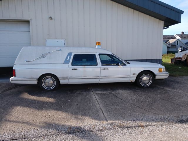 1991 Lincoln Towncar Hearse built in 1992 hearse 90k miles NR 1991 Lincoln Town Car