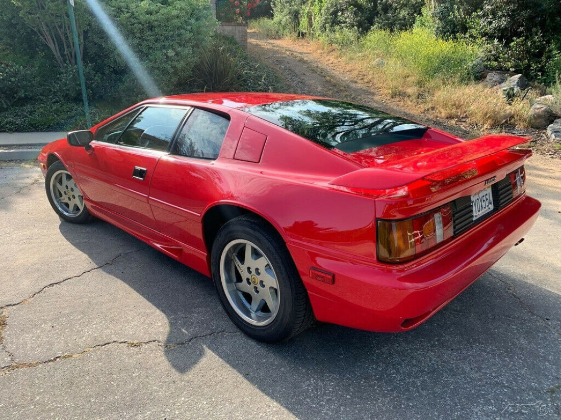 1991 Lotus Esprit SE. Exceptional with 29,252 original miles. Nearly mint. 1991 Lotus Esprit 1991 Lotus Esprit SE. Exceptional with 29,252 original miles.