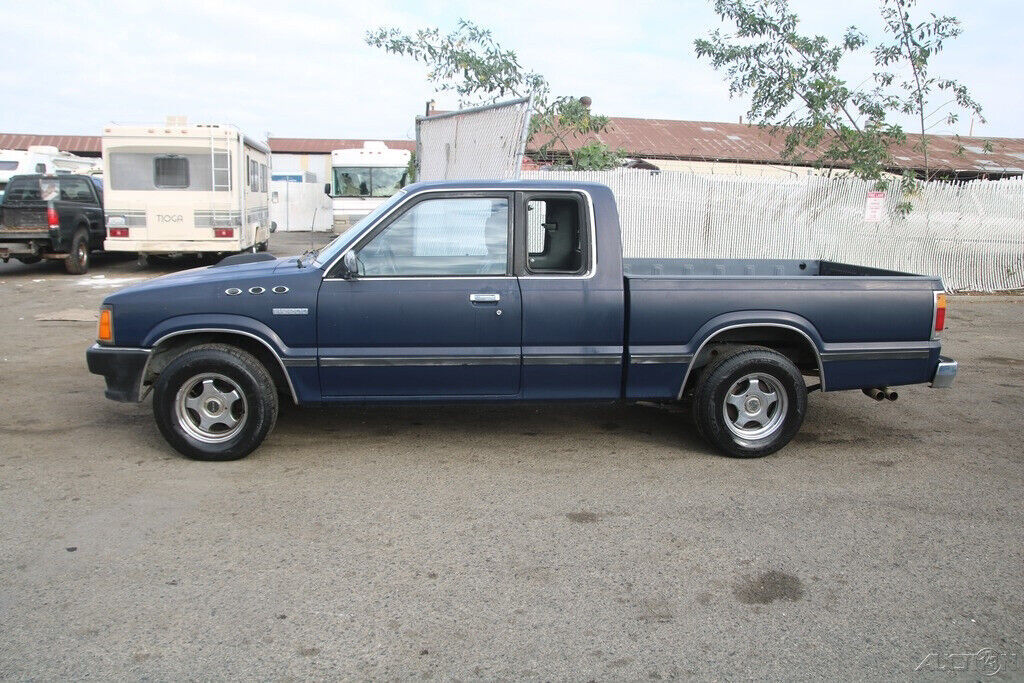 1991 Mazda B-Series Pickups B2200 - photo 3