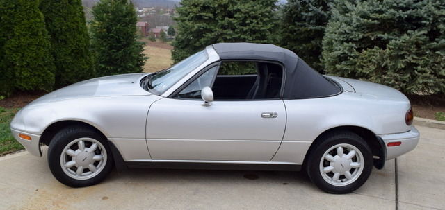 1991 Mazda MX-5 Miata Base 2 door convertible - photo 2