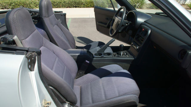 1991 Mazda MX-5 Miata Base Convertible 2-Door - photo 11